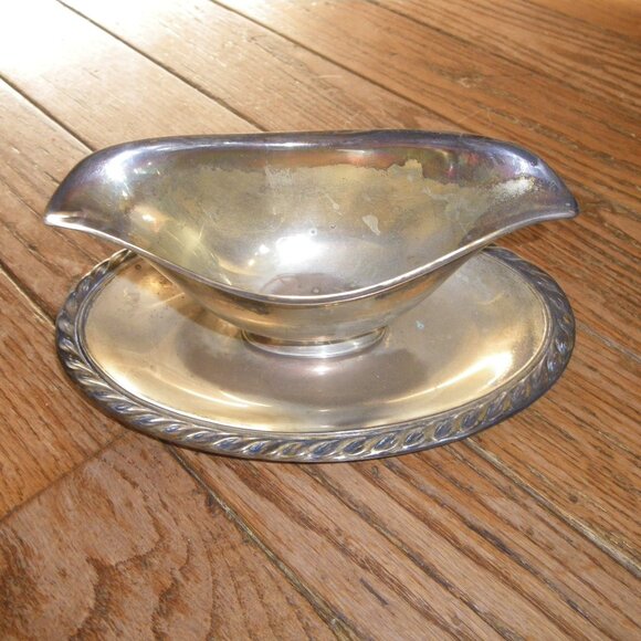 Vintage Silver Plate Classic Gravy Boat - Great Patina! - Picture 1 of 3
